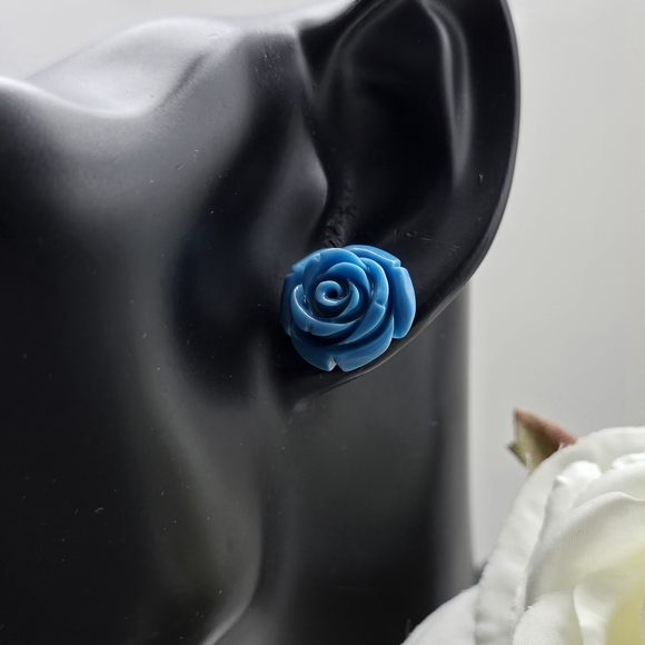 ❤️ ROSANNA STUD EARRINGS - Picture 4 of 10